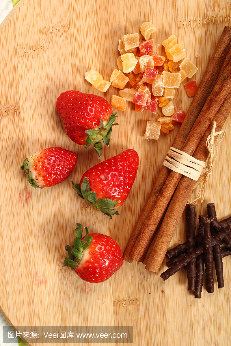 巧克力,草莓,糖果水果和肉桂